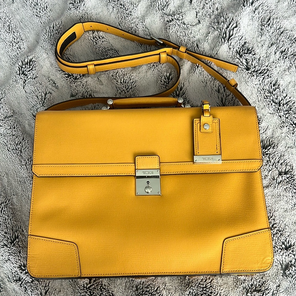 Tumi Astor Dorilton briefcase